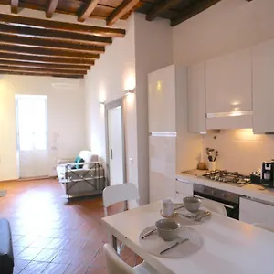 Benedetta 22 - Trastevere Lägenhet